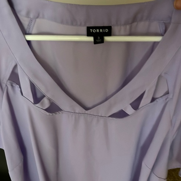 TORRID Purple Women's cutout blouse size 3 - Picture 6 of 7